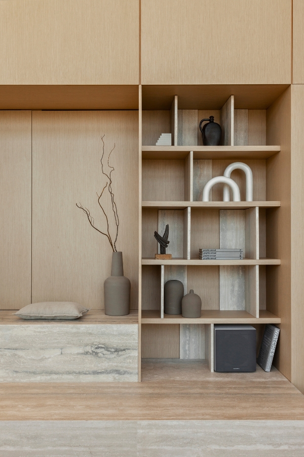 Travertino Striato marble and wooden shelves