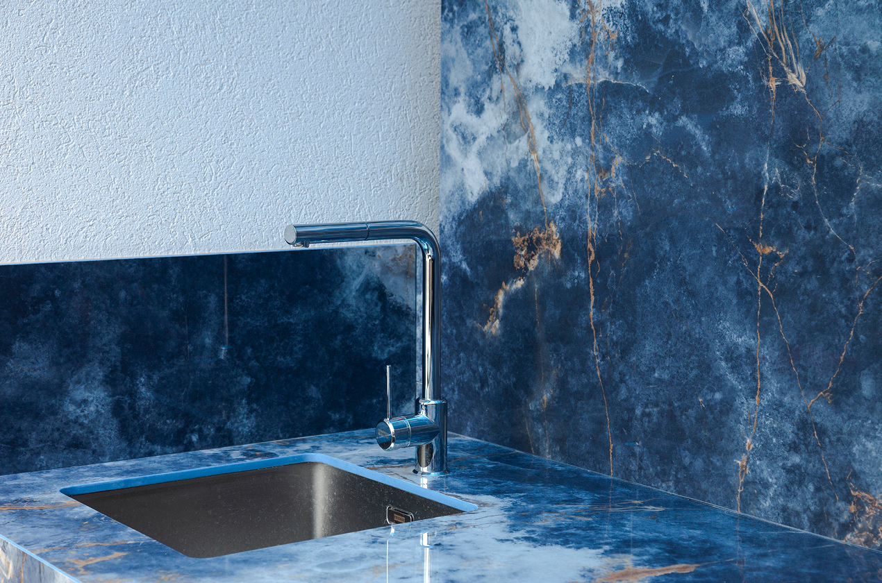 deep blue onyx effect countertop with backsplash